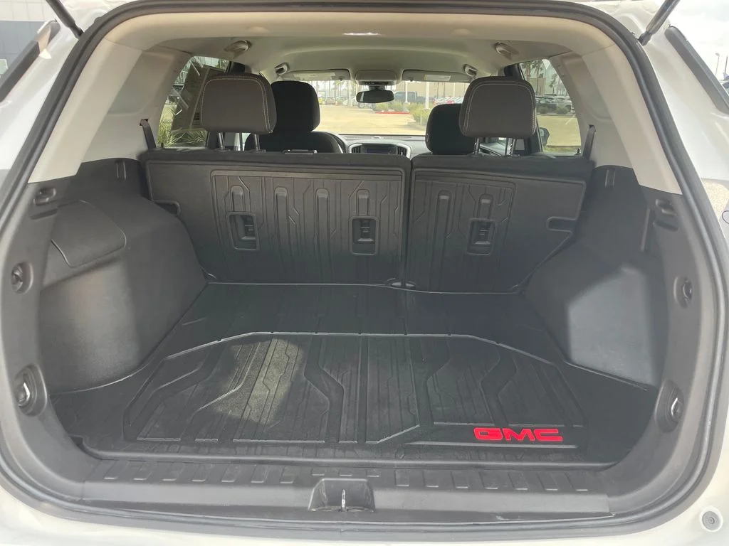 Used 2024 White GMC SLE image 26