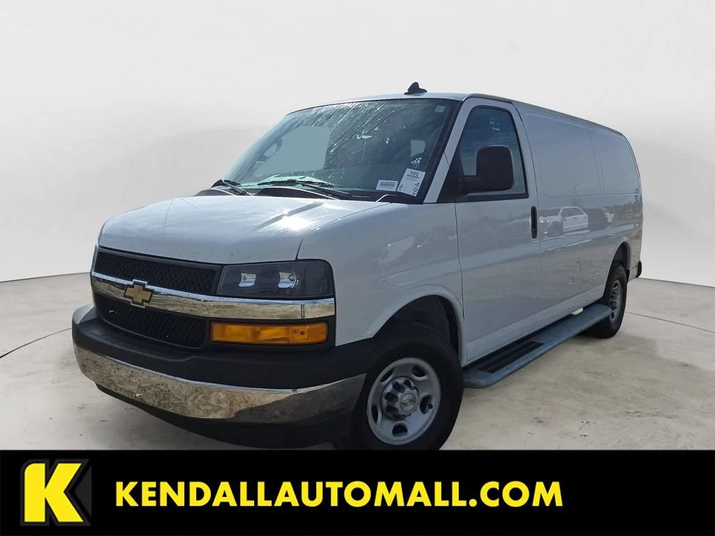 Used 2025 Summit White Chevrolet WT image 1