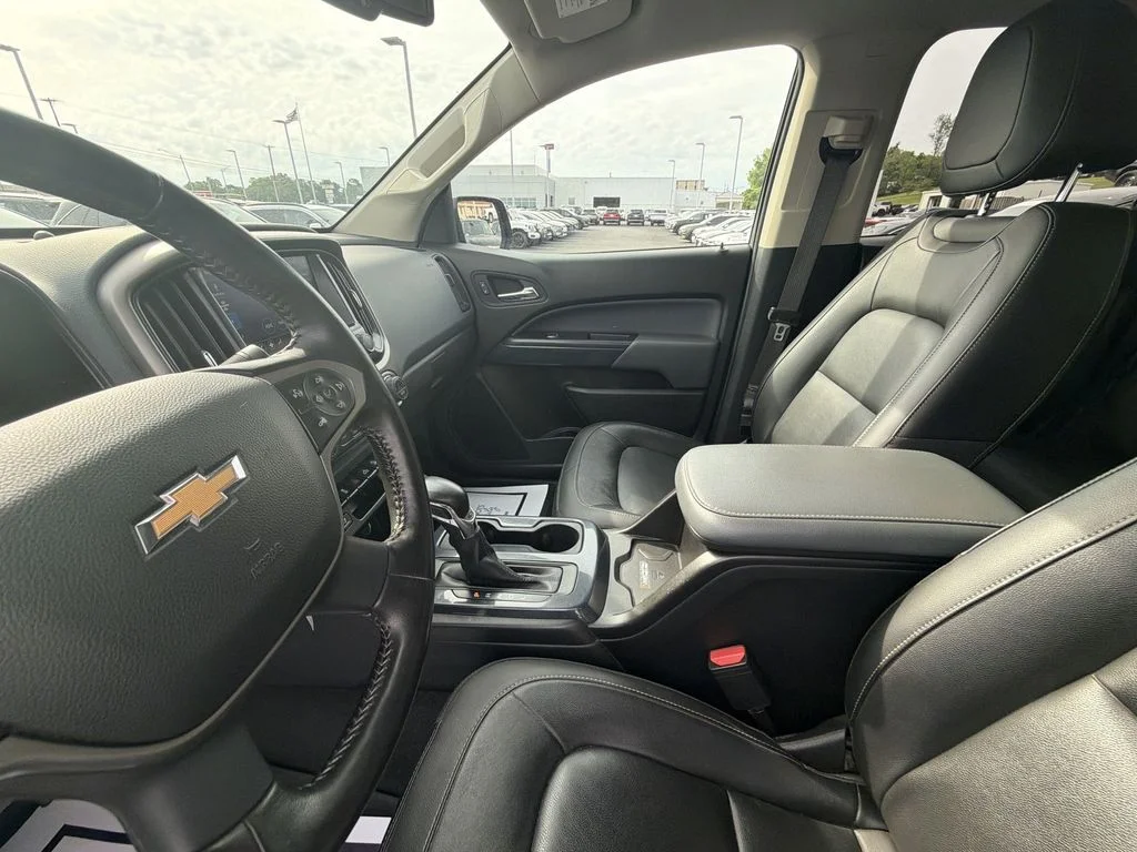 Used 2022 Gray Chevrolet Z71 image 11