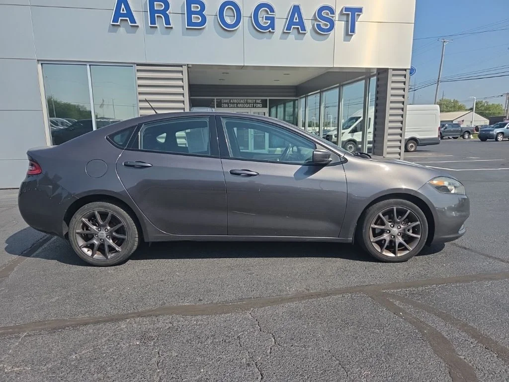 Used 2016 Gray Dodge SXT image 4