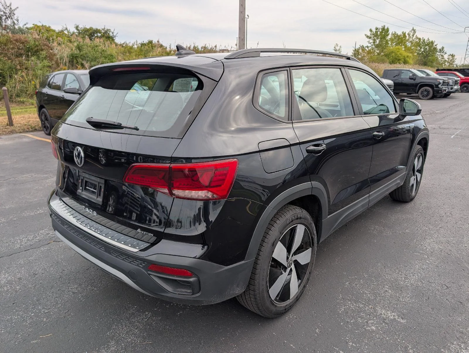 Used 2023  Volkswagen S image 8