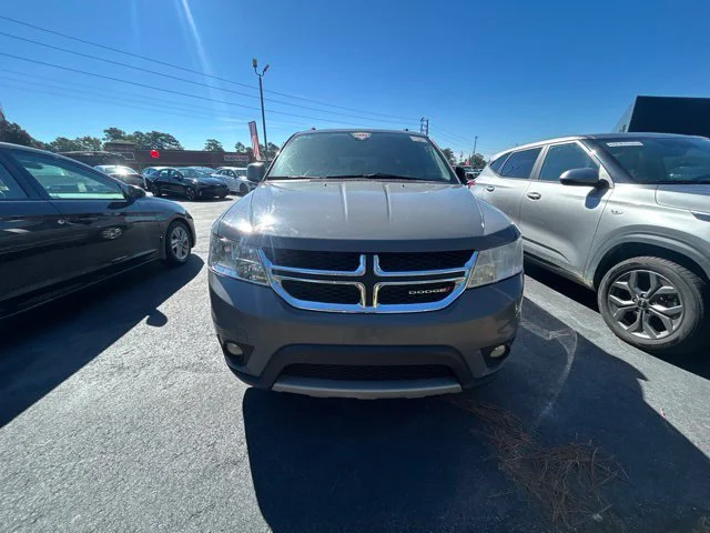 Used 2019 Gray Dodge SE image 2