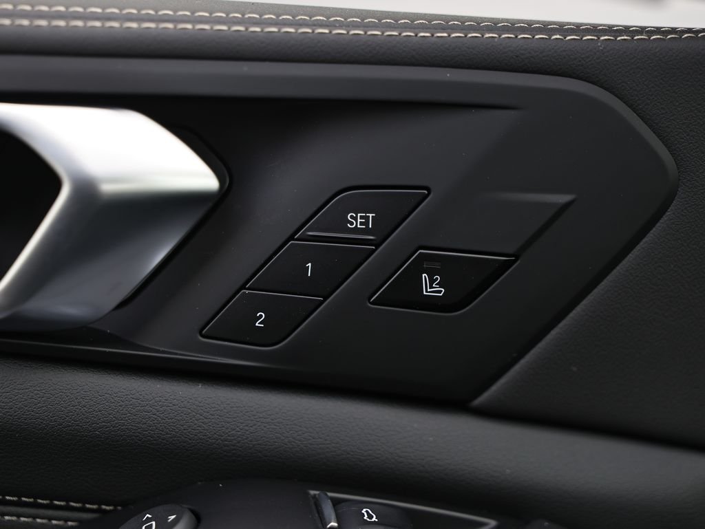 2026 BMW X5 M60i - Photo 17