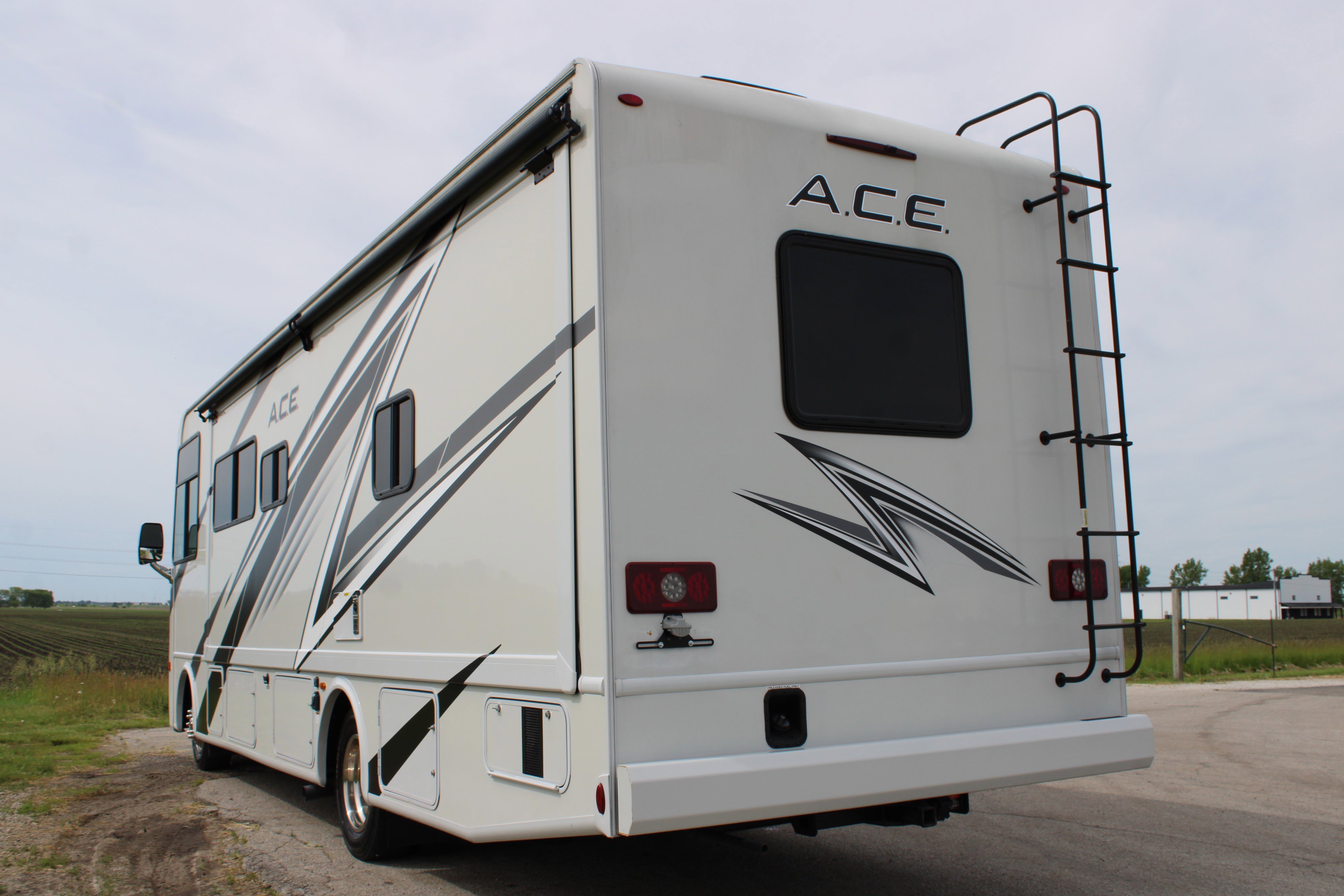 Used 2023 White Ford  image 6