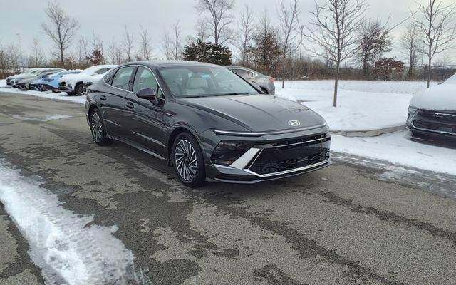 New 2026 Gray Hyundai SEL image 4
