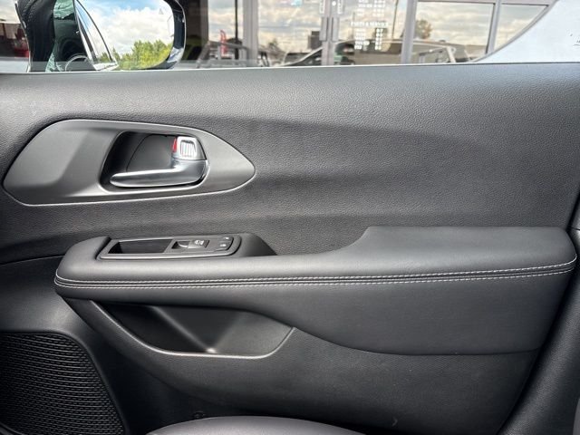 2026 Chrysler Pacifica Select - Photo 26