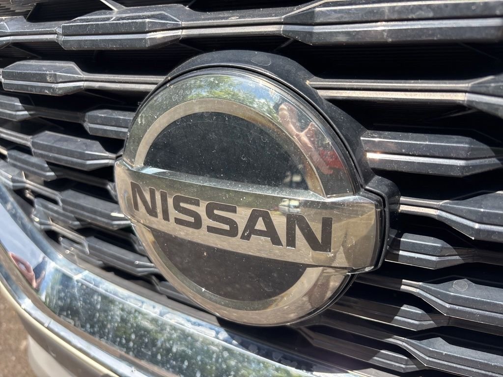 Used 2021 White Nissan SL image 9