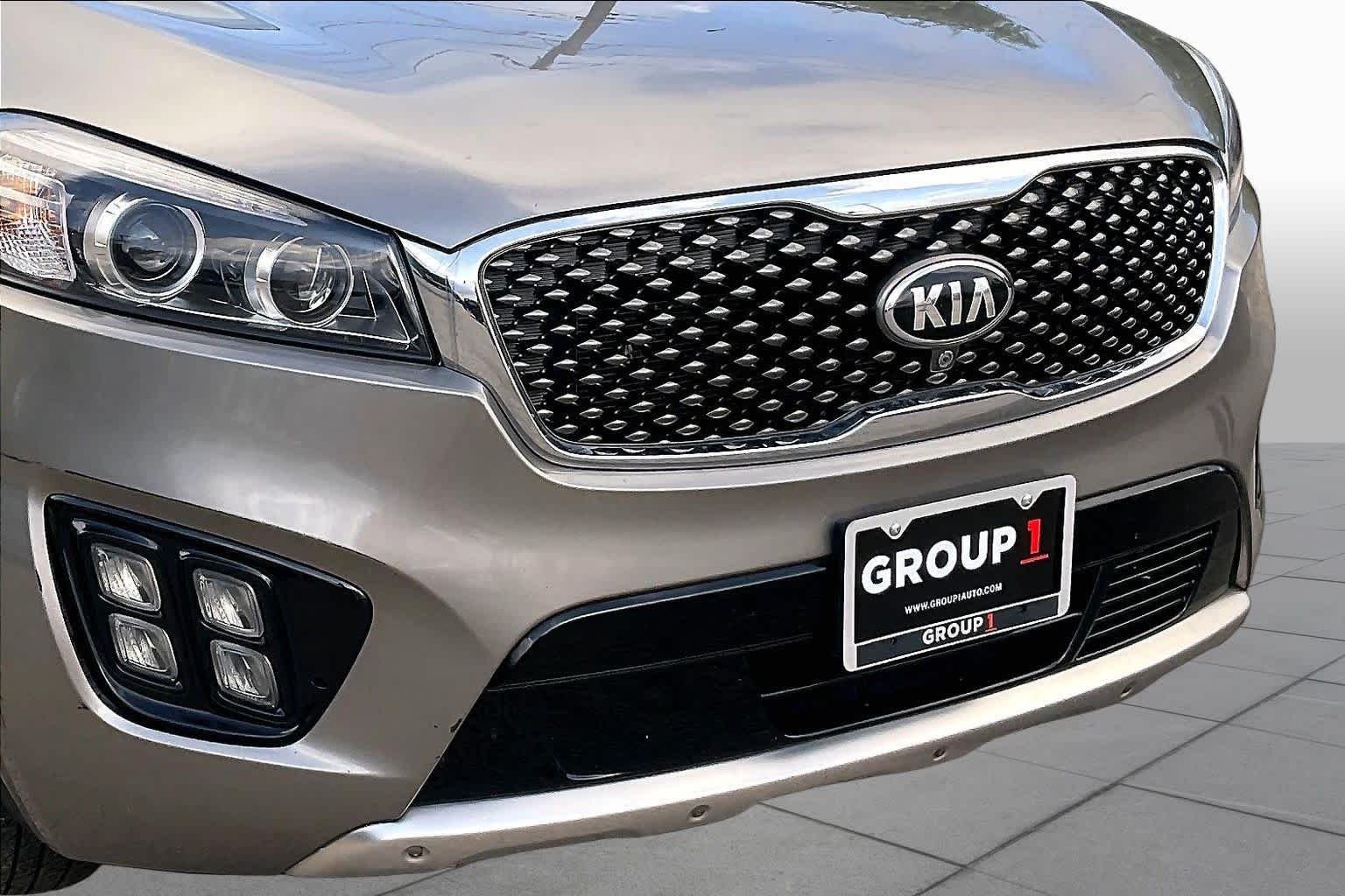Used 2016 Titanium Silver Kia SXL image 30
