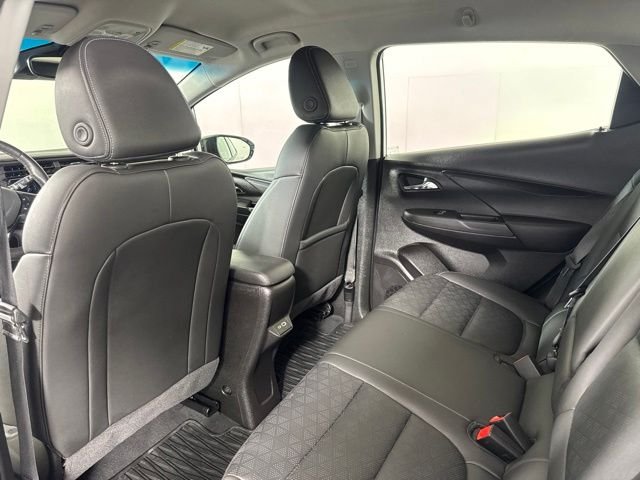 Used 2023 White Chevrolet 2LT image 12