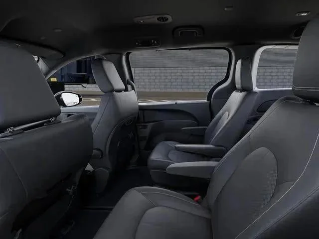2026 Chrysler Voyager LX - Photo 23