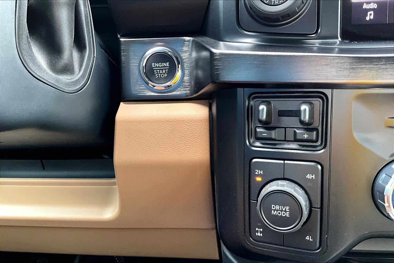 Used 2024 Agate Black Metallic Ford LARIAT image 31