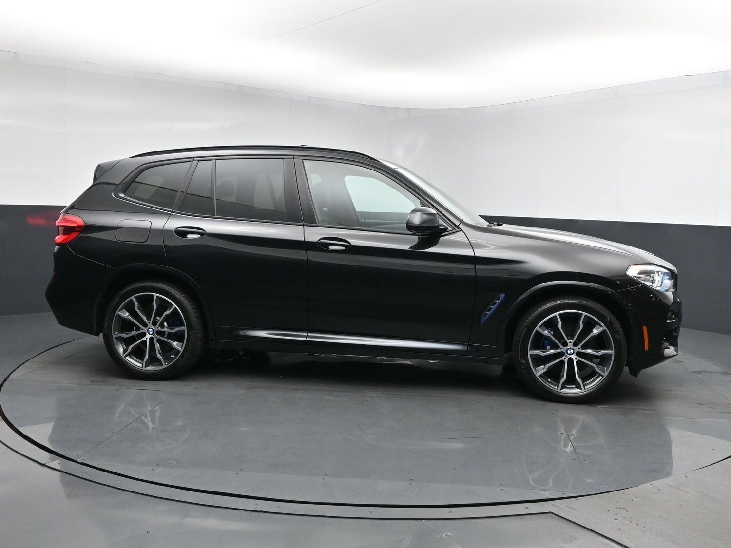 Used 2021 Black BMW xDrive30i image 3