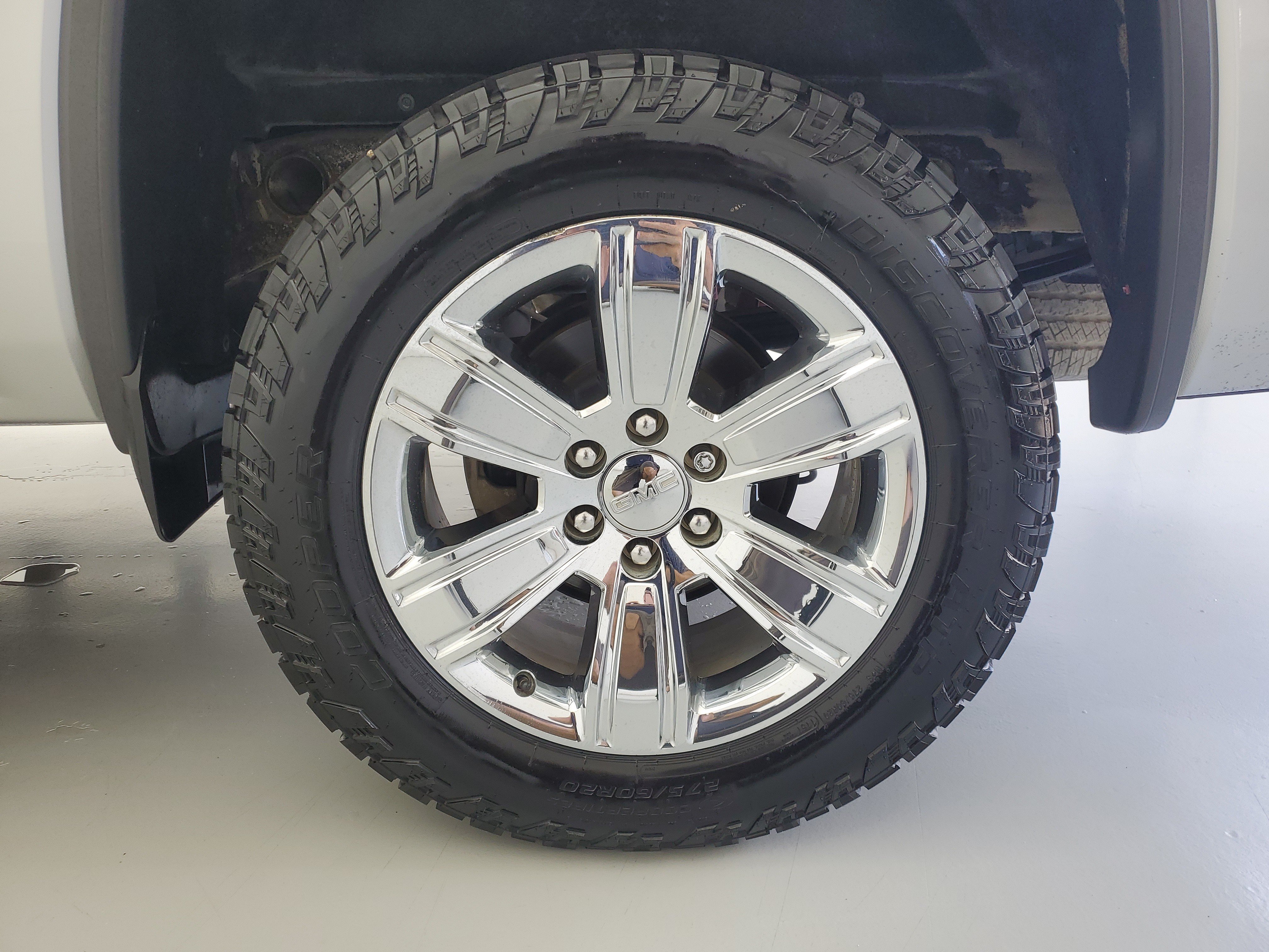 Used 2018 Quicksilver Metallic GMC SLT image 13