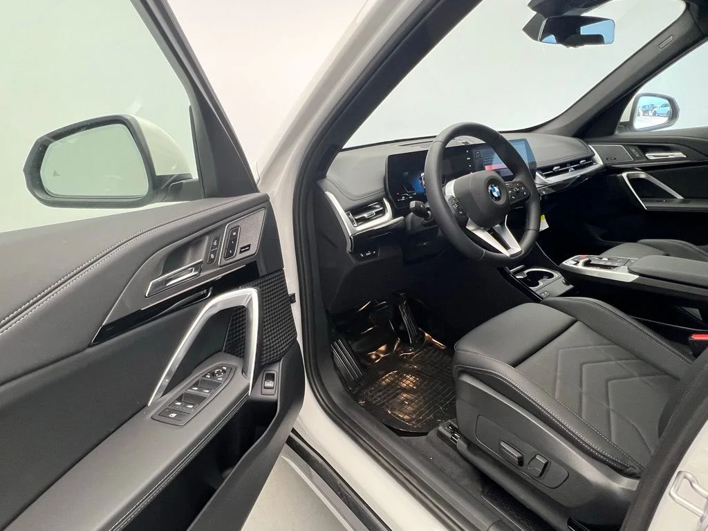 Used 2026 Alpine White BMW xDrive28i image 21