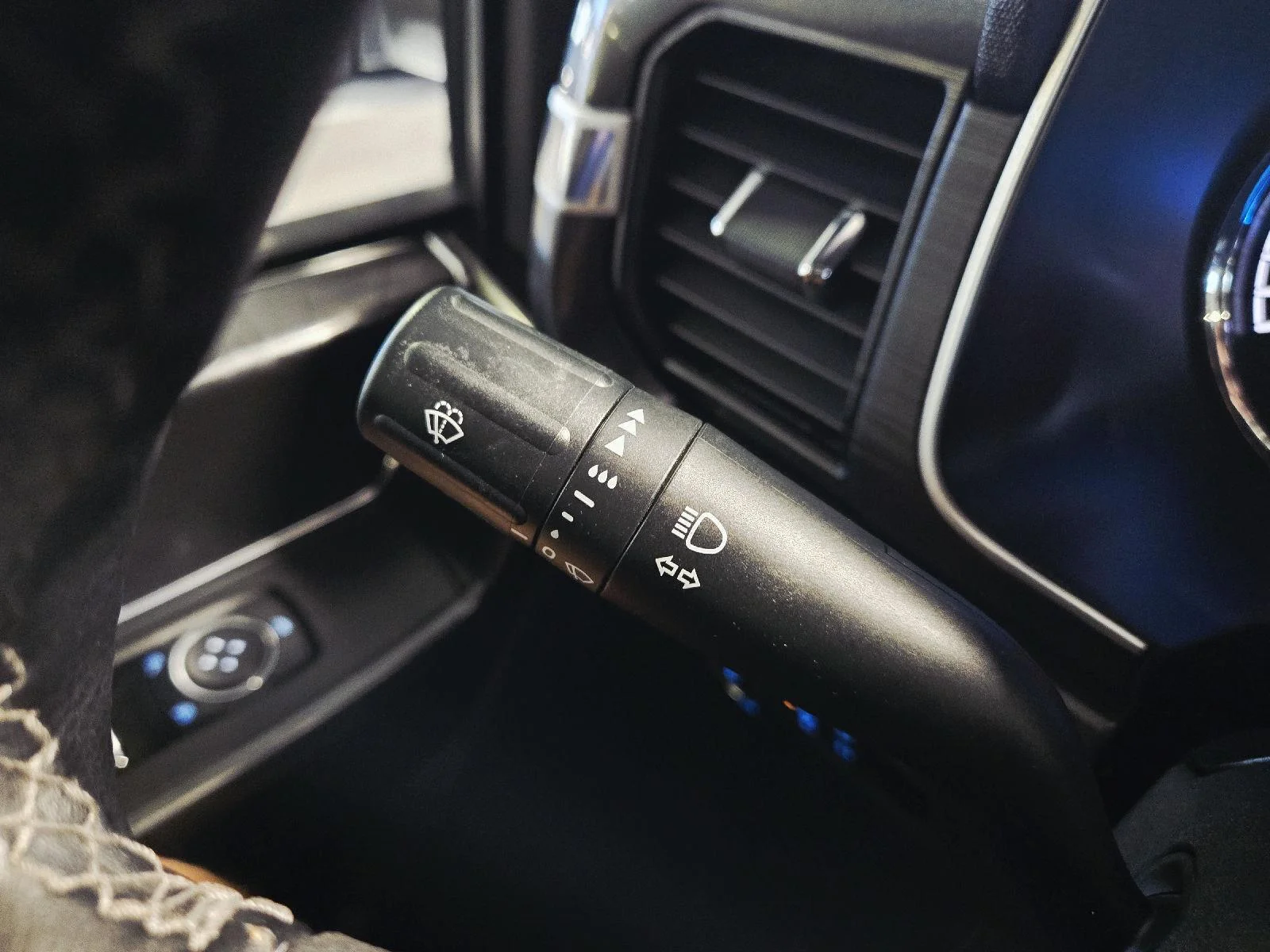 Used 2023 Atlas Blue Ford XLT image 40