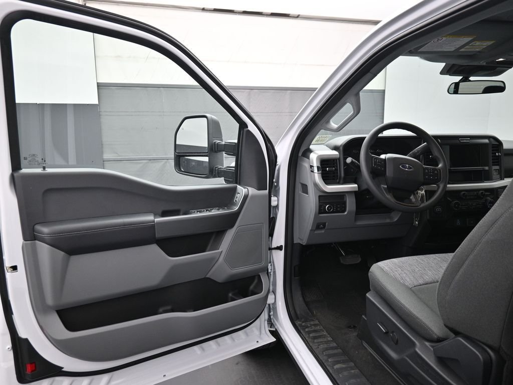 2026 Ford F-350 Super Duty XLT - Photo 8