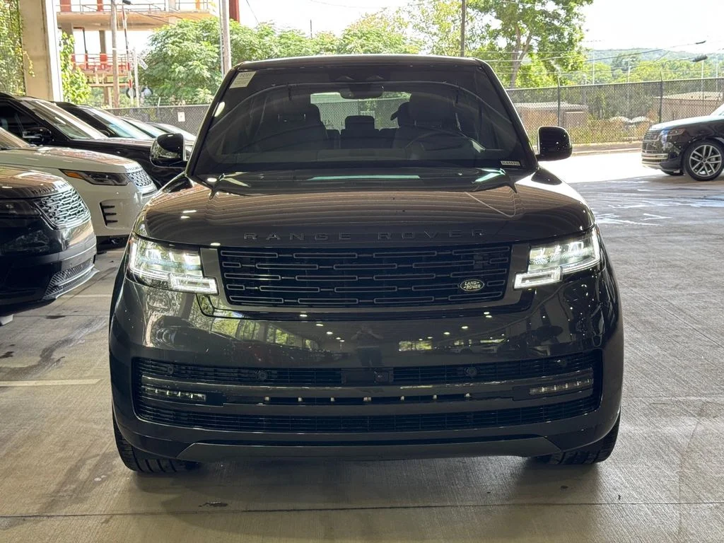 New 2026 Carpathian Grey Land Rover SE image 3