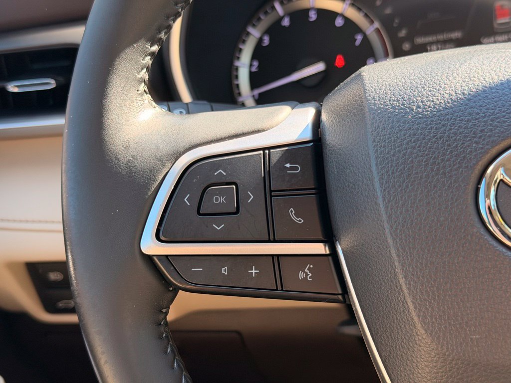 Used 2022 Black Toyota XLE image 29