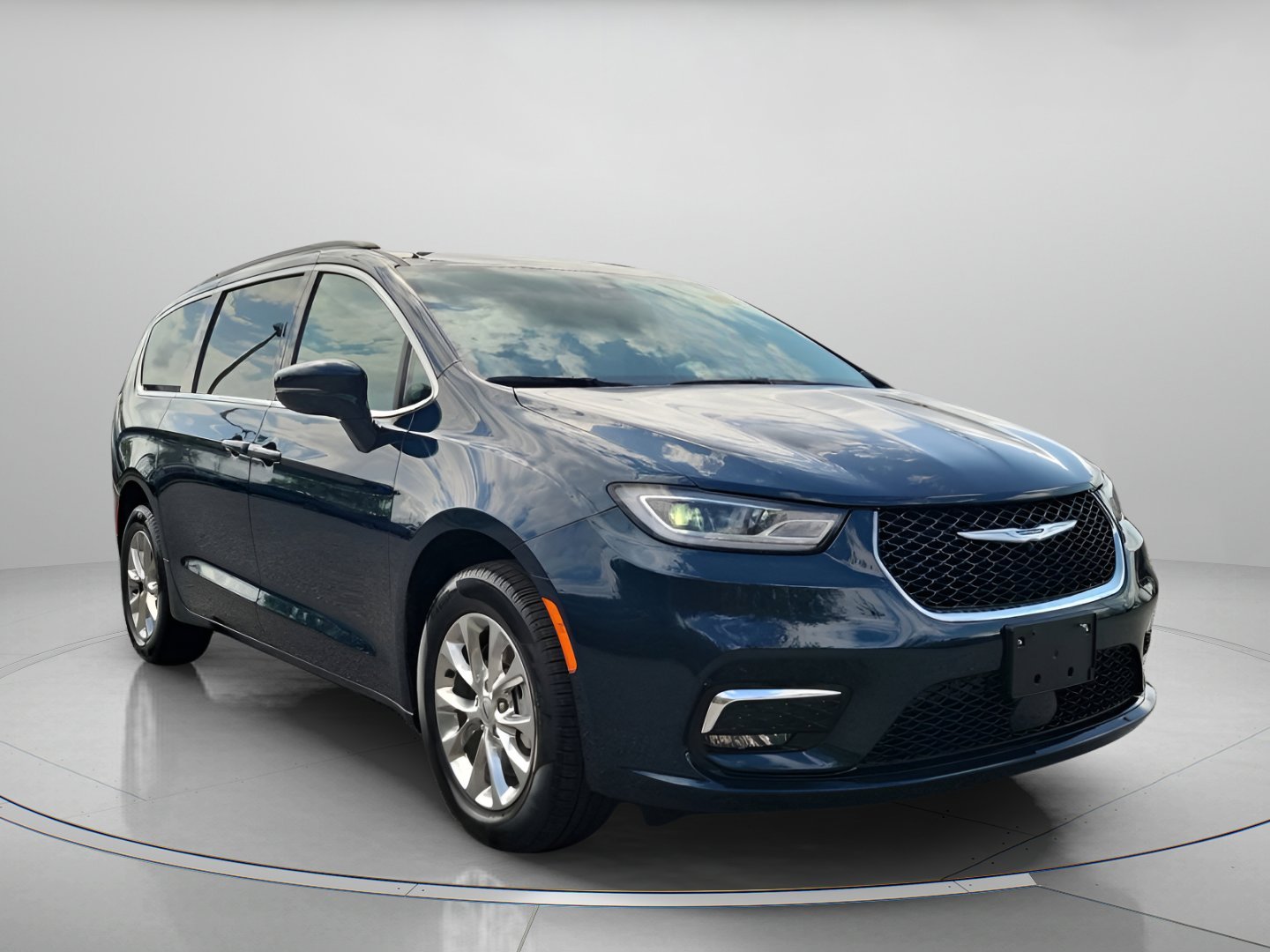 2022 Chrysler Pacifica Touring L's photo