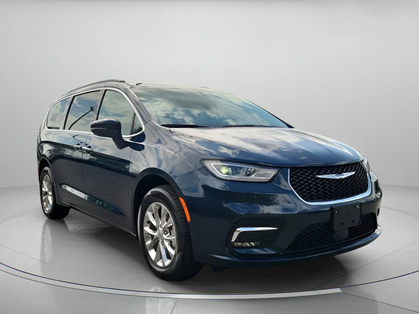 2022 Chrysler Pacifica Touring L's photo