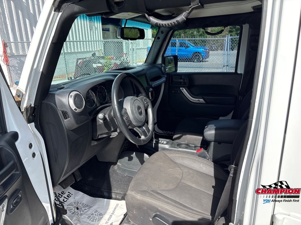 Used 2018  Jeep Unlimited Sahara image 12