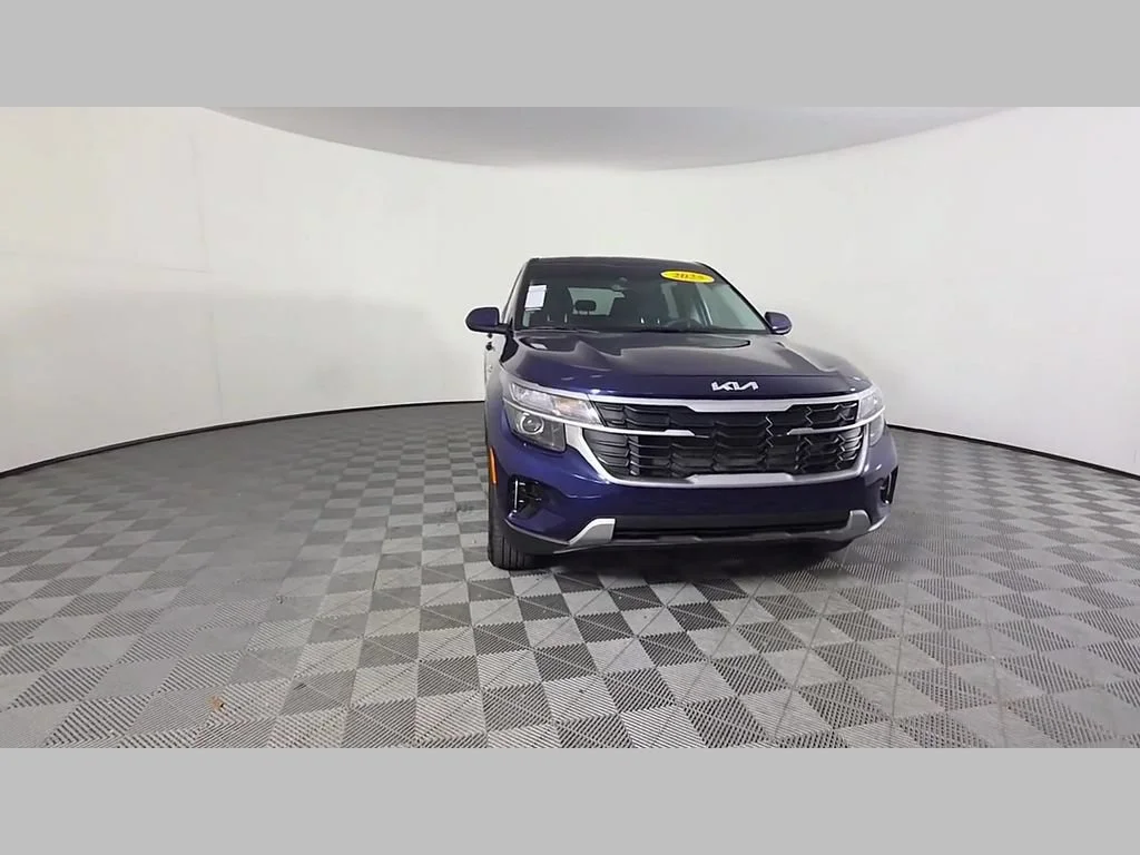Used 2025 Dark Ocean Blue Kia LX image 52