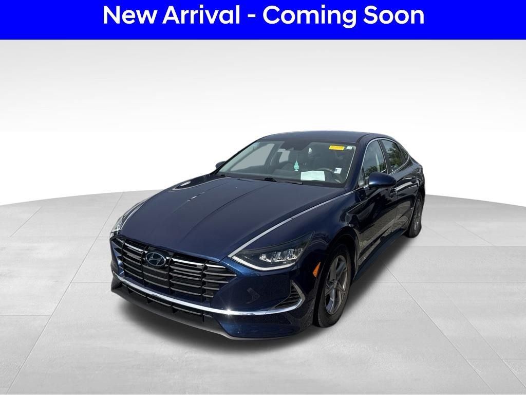 Certified Used 2020 Blue Hyundai SE image 2
