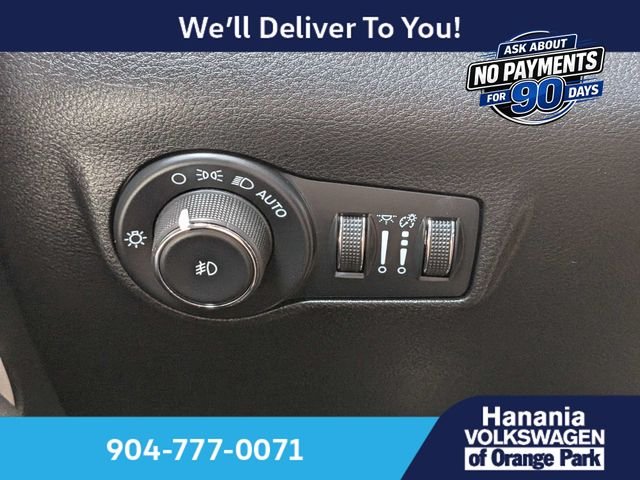 Used 2022 Silver Jeep Limited image 26