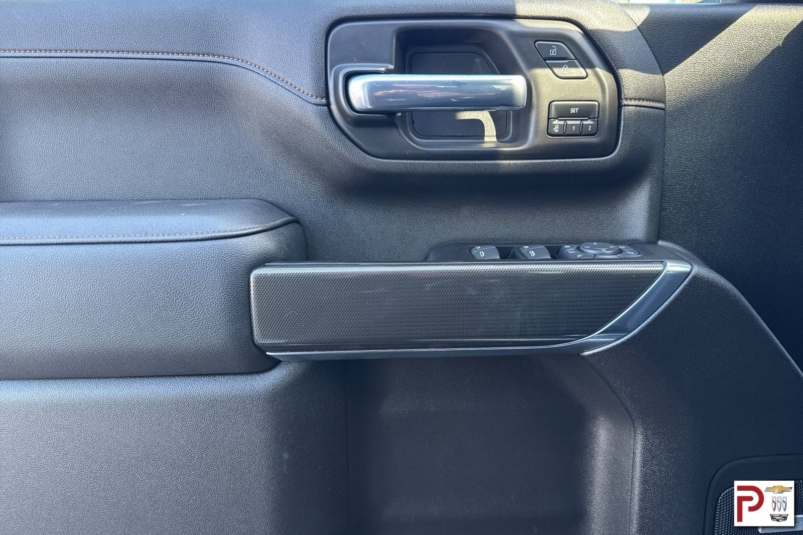 Used 2022 White GMC AT4 image 11