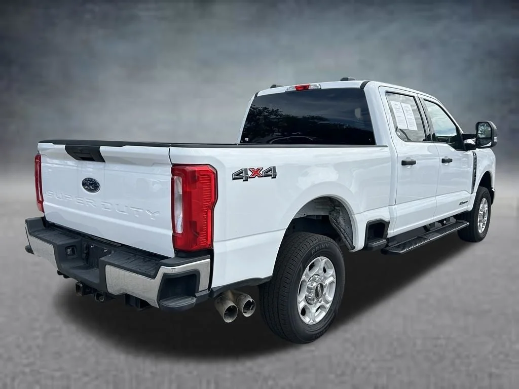 Used 2025 Oxford White Ford XLT image 5