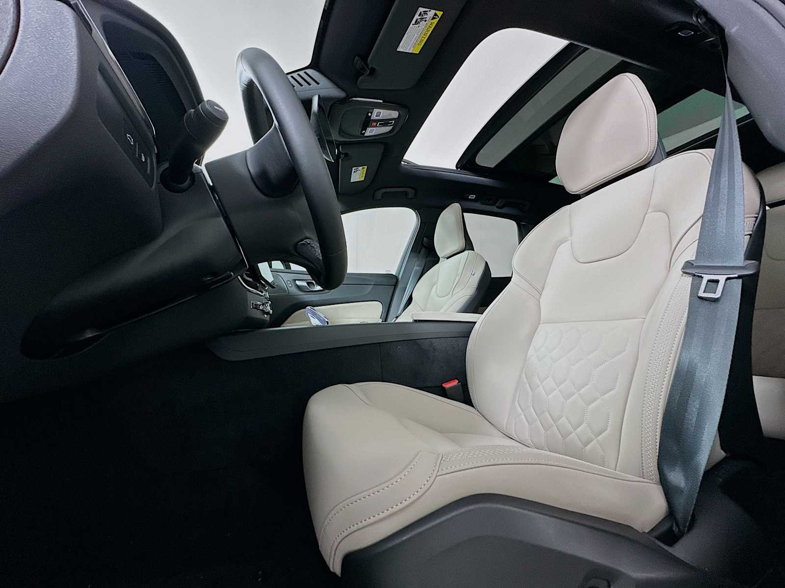 New 2026 Vapour Grey Volvo Plus image 18