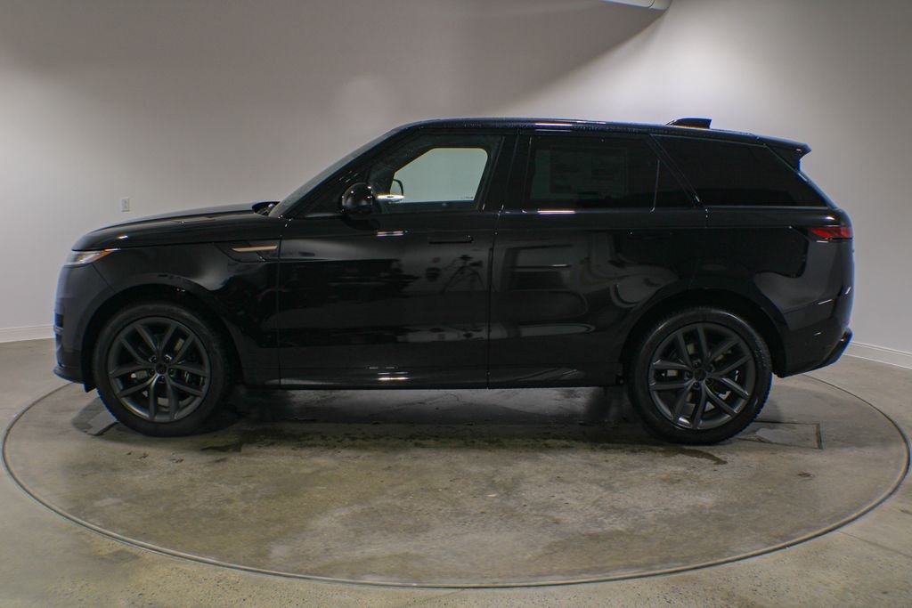 New 2026 Santorini Black Land Rover Dynamic SE image 3