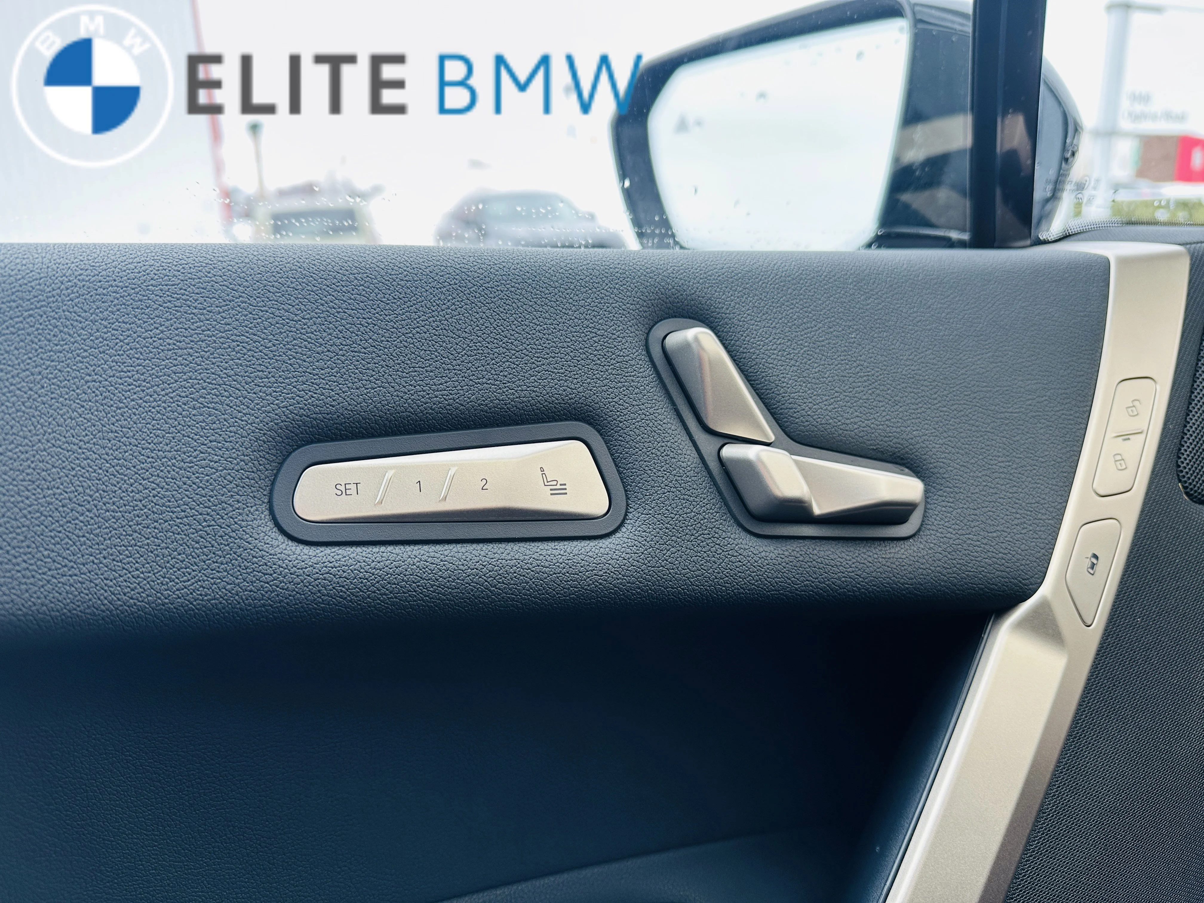 Used 2026 BLACK SAPPHIRE METALLIC BMW XDRIVE60 image 15