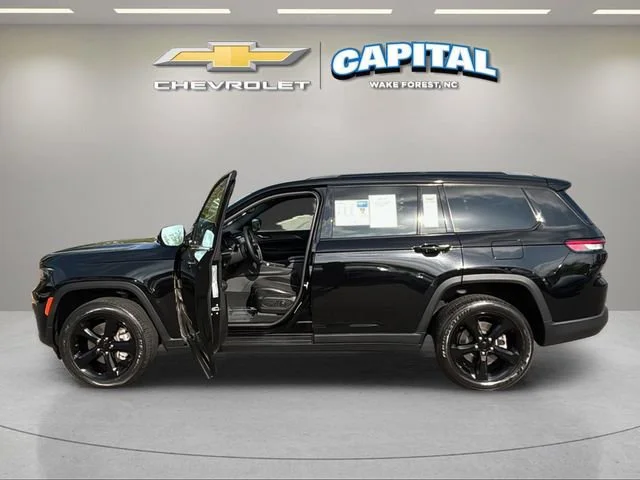 Used 2024 Black Jeep Altitude X 4x4 image 31
