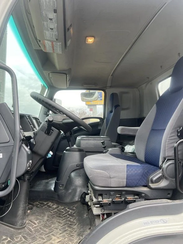 Used 2023 White Isuzu  image 12