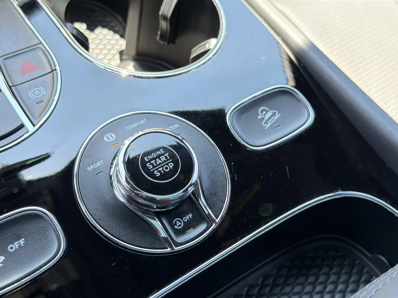 2024 Bentley Bentayga - Photo 32