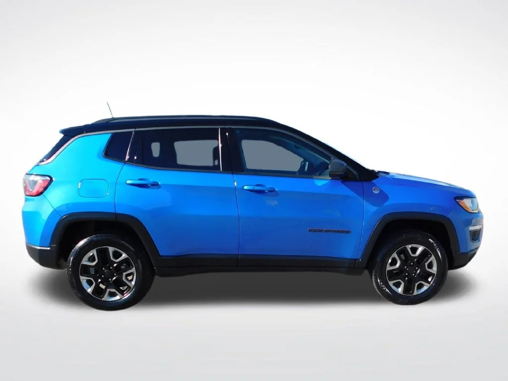 Used 2018 Blue Jeep Trailhawk image 2