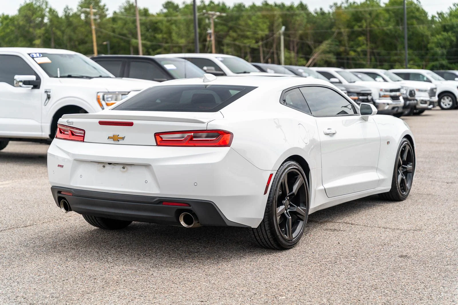 Used 2017 White Chevrolet 2LT image 6
