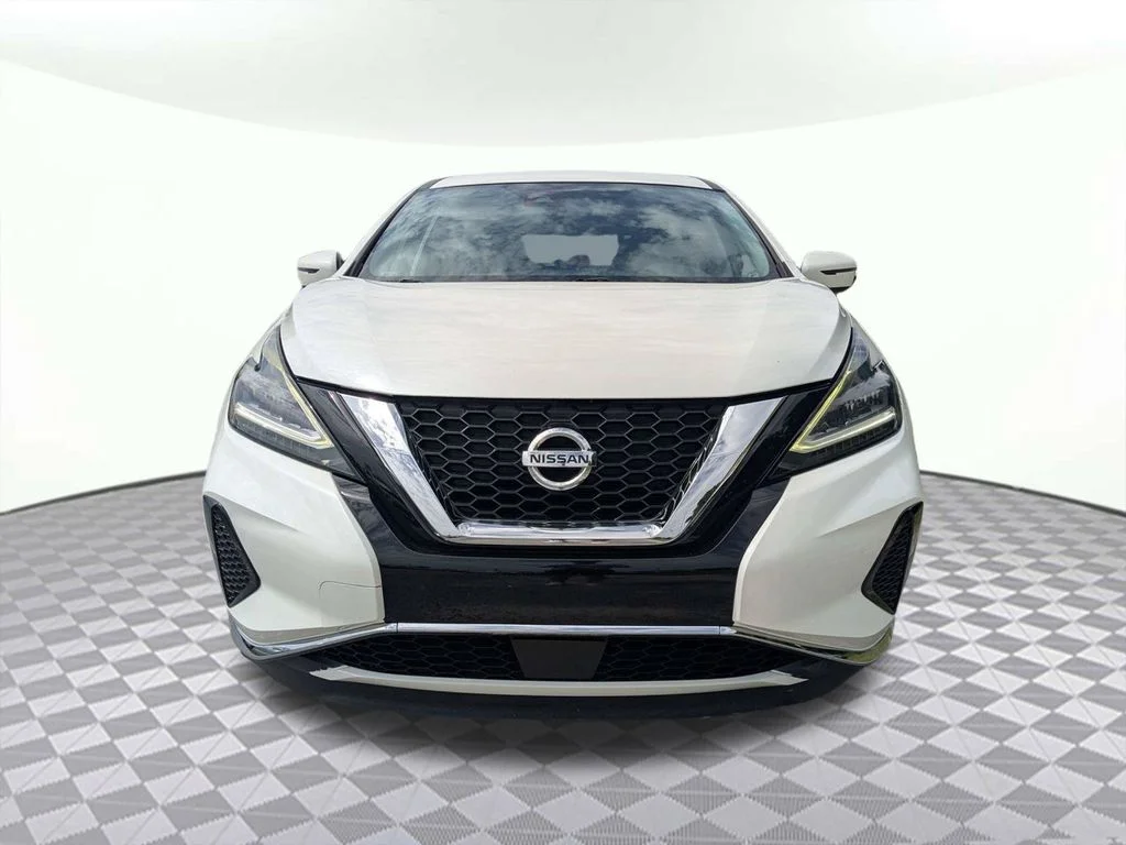 Used 2020 White Nissan S image 8