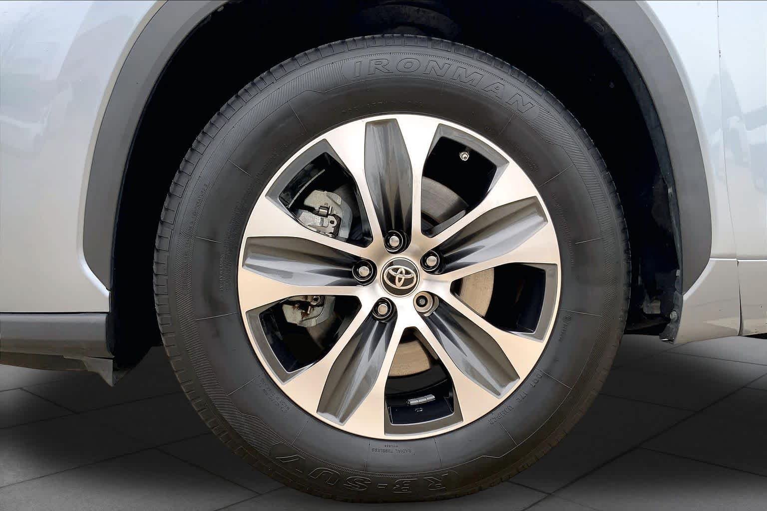 Used 2023 Moon Dust Toyota XLE image 11