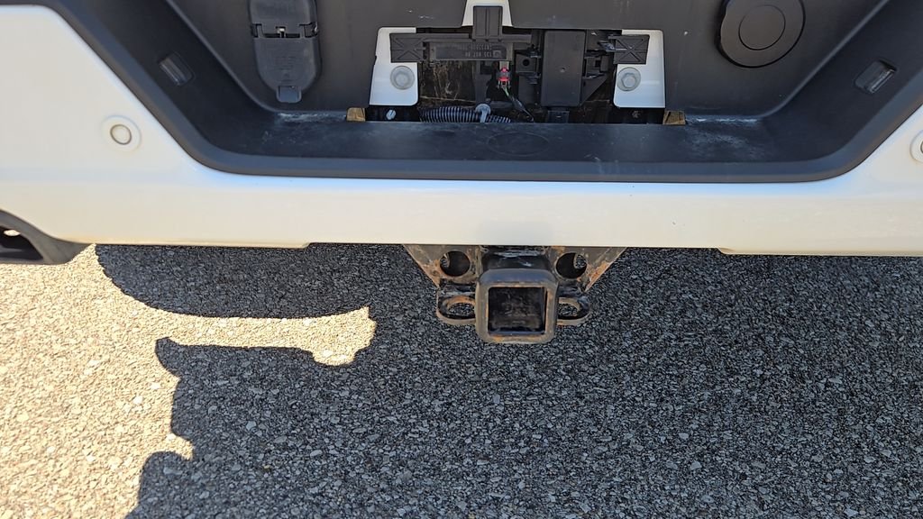 Used 2022 White GMC AT4 image 27