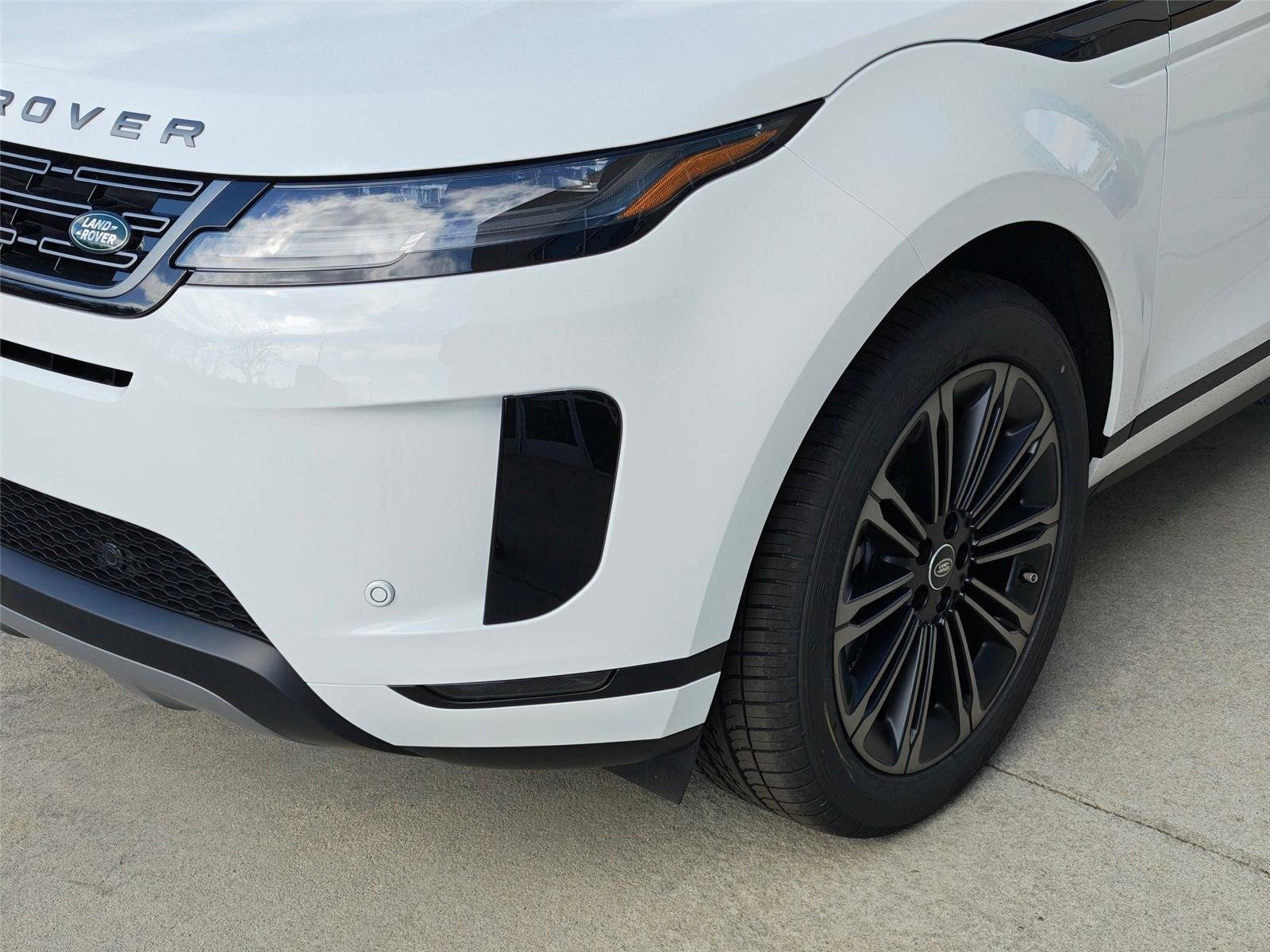 Used 2026 Fuji White Land Rover Core S image 9