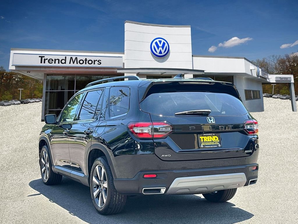 Used 2024 Black Honda Touring image 4