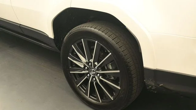 Used 2025 White Lexus 550 Luxury+ image 9