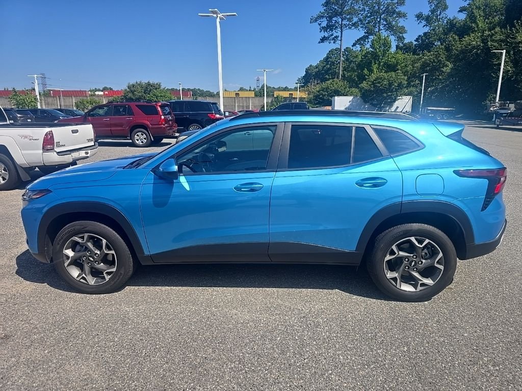 Used 2025 Blue Chevrolet LT image 8