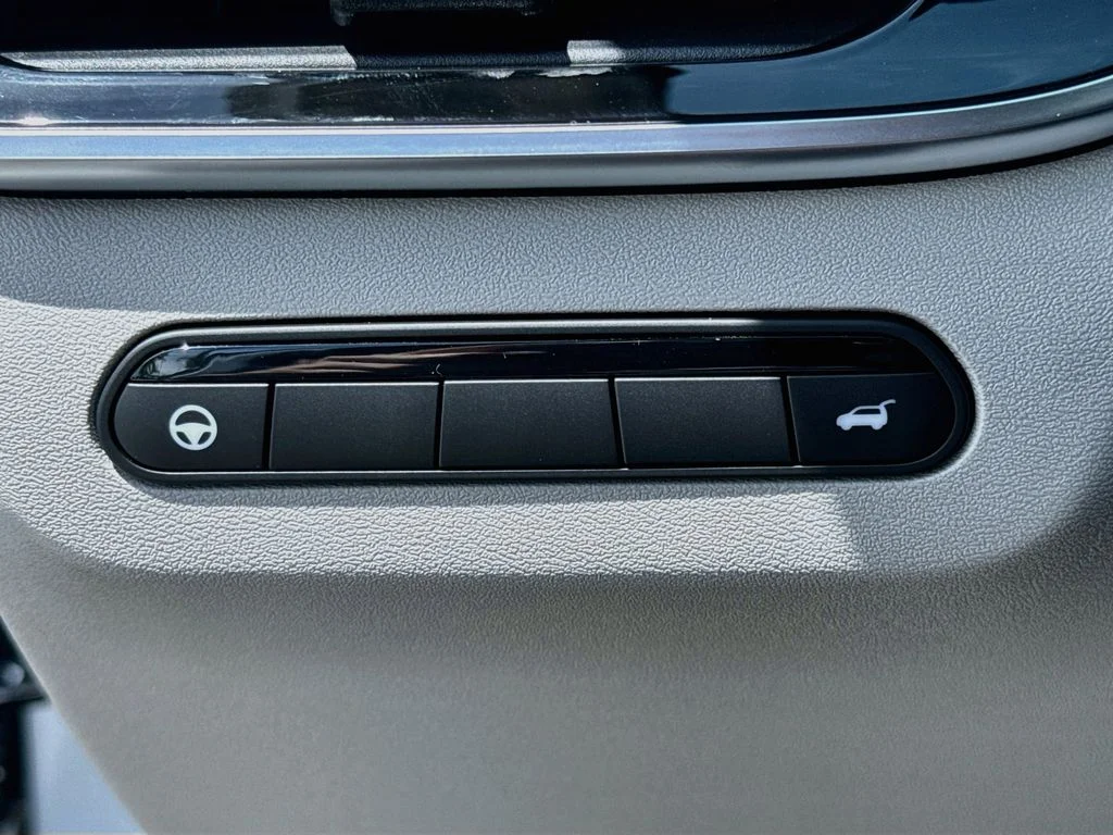 New 2027 White INFINITI LUXE image 10