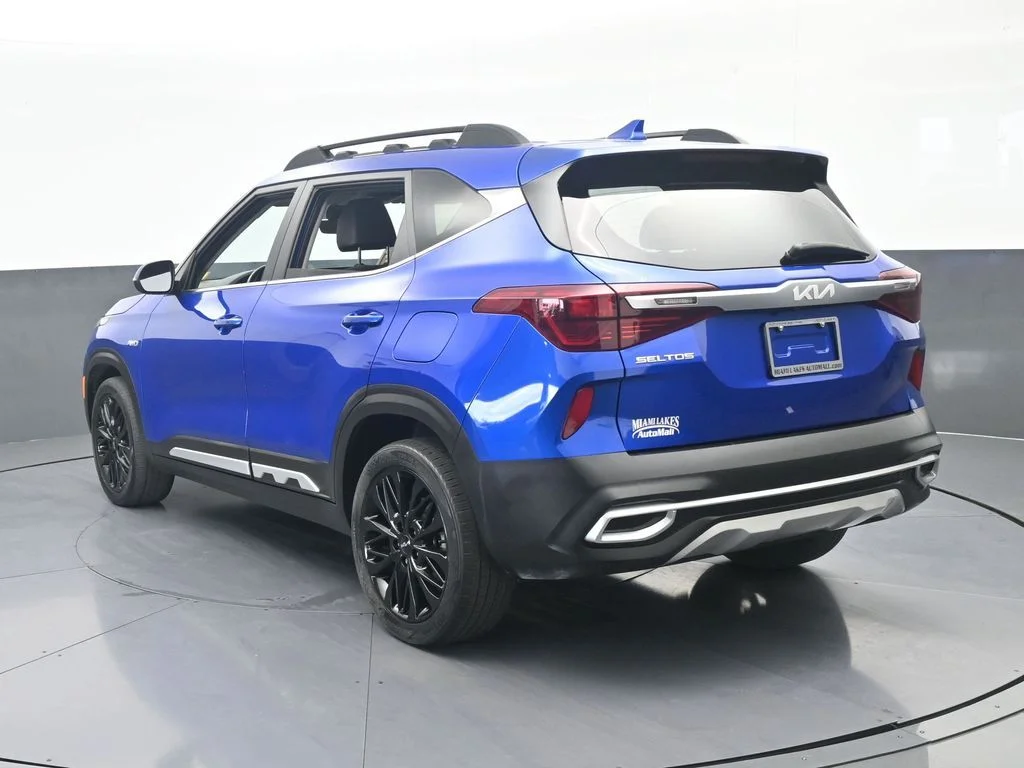 Used 2023 Neptune Blue Kia Nightfall image 4
