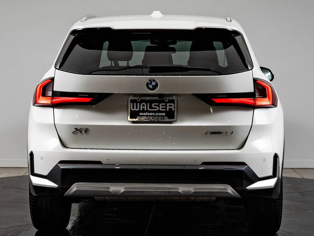 Used 2025 Alpine White BMW xDrive28i image 7