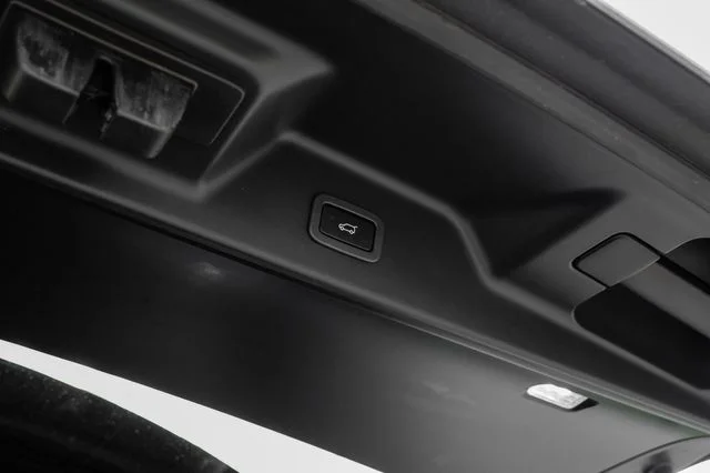 Used 2019 White Land Rover 5.0L V8 Supercharged image 66