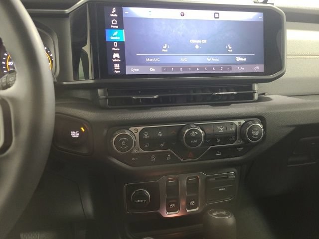 Used 2025 Granite Crystal Metallic Clearcoat Jeep Sport S image 21